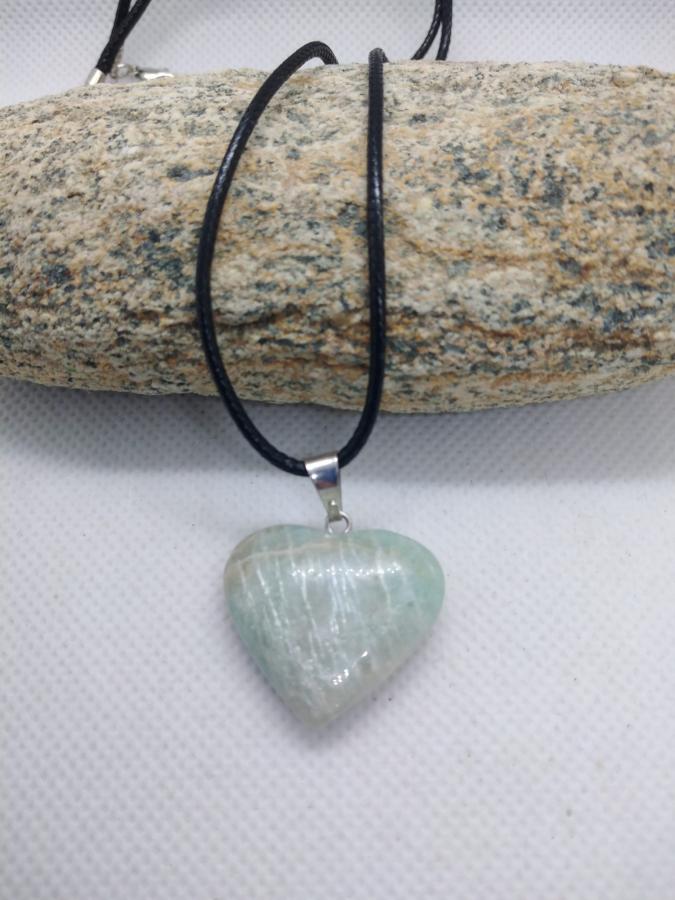 Dije Corazón Amazonita con Cordón Negro
