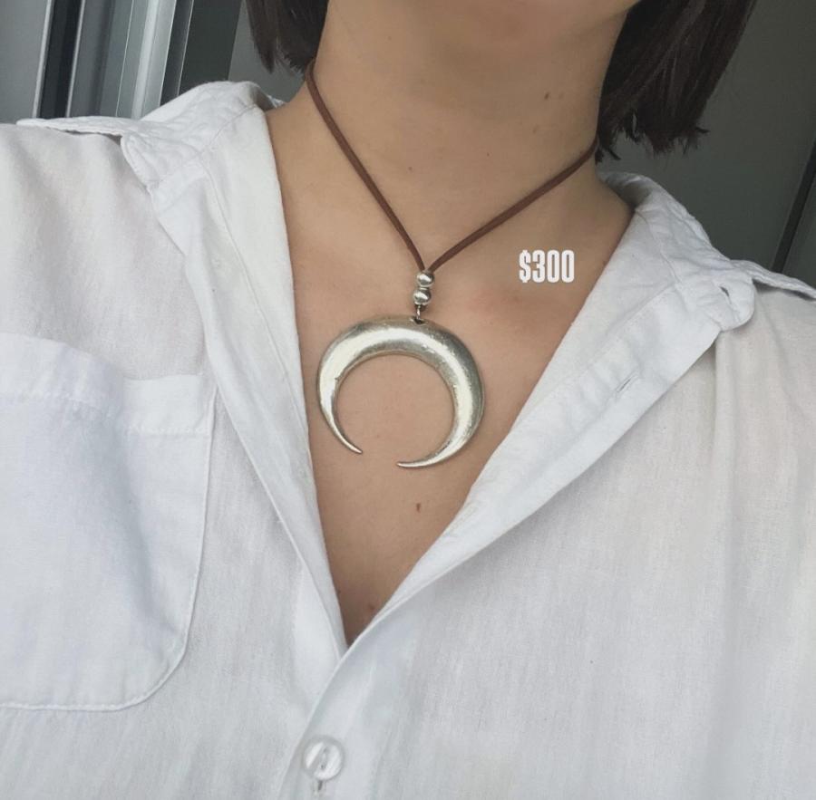 Collar tiento marrón + dije medialuna