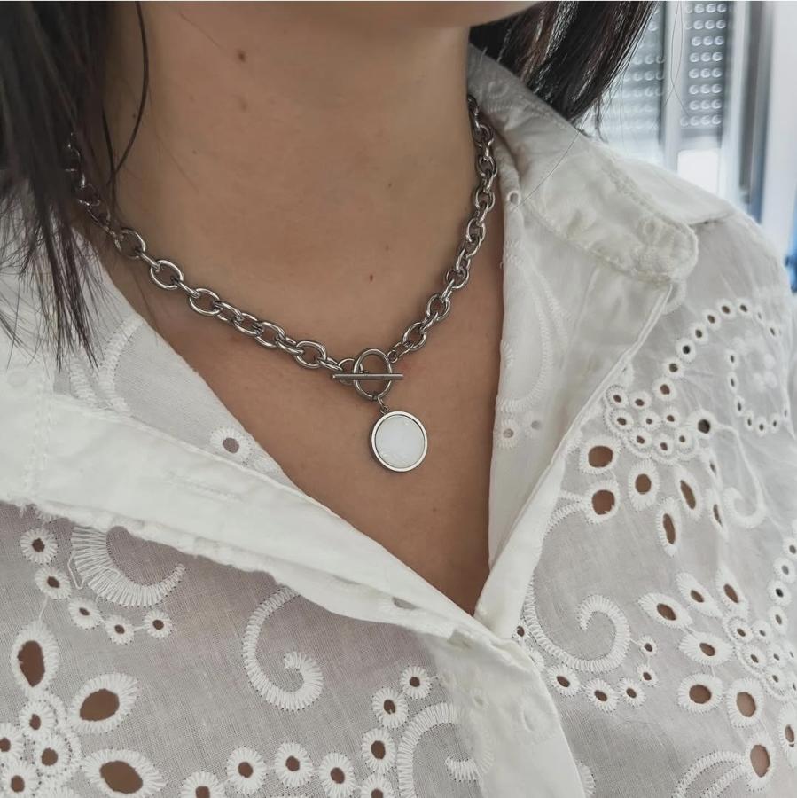 Cadenita en acero con circulo nacar