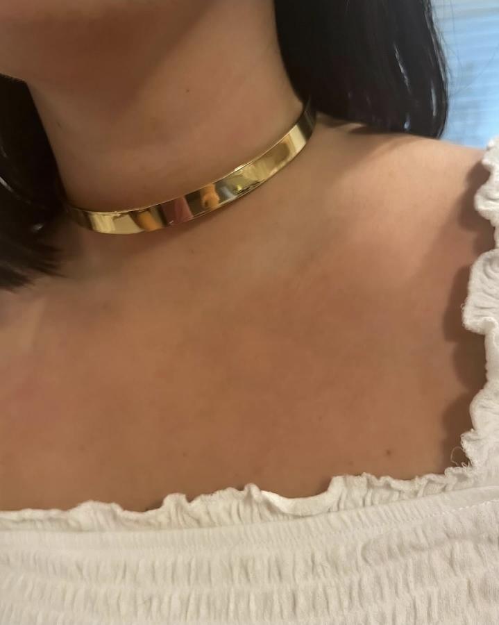 Choker rígido dorado