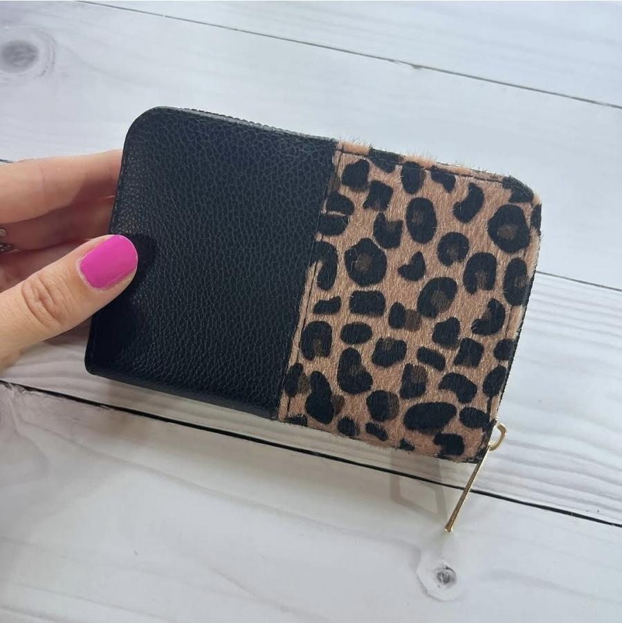 Billetera animal print negra 
