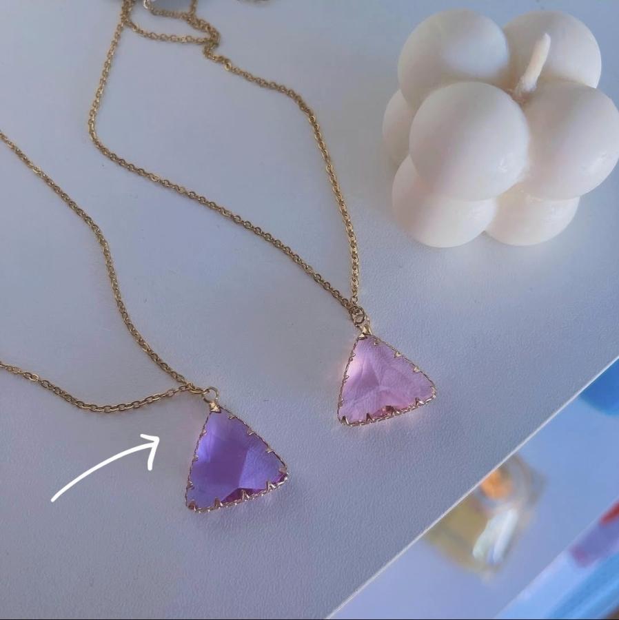 Cadenita acero dorado dije violeta